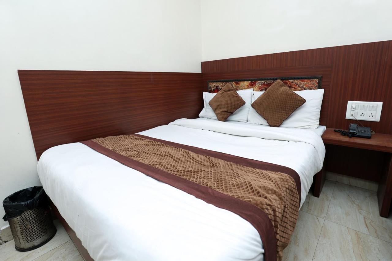Hotel Toto International Dx Nowe Delhi Zewnętrze zdjęcie